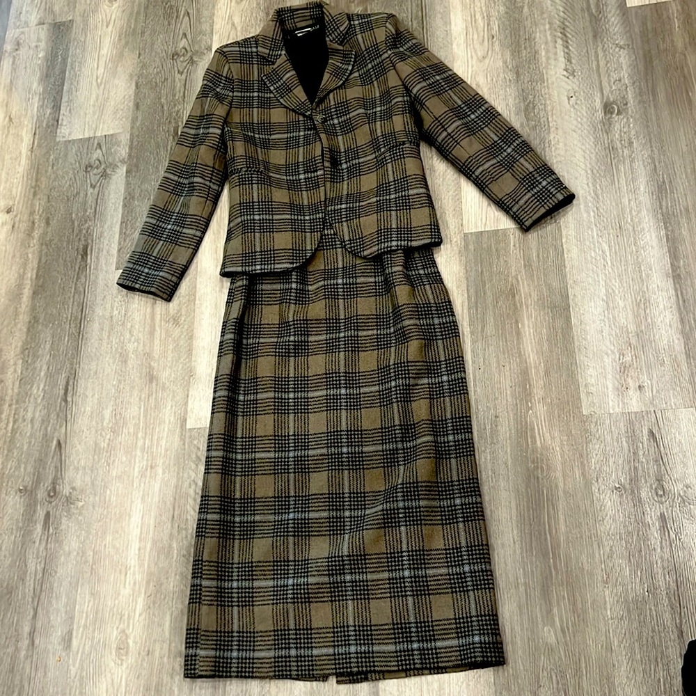 Harvé Benard skirt set, like new